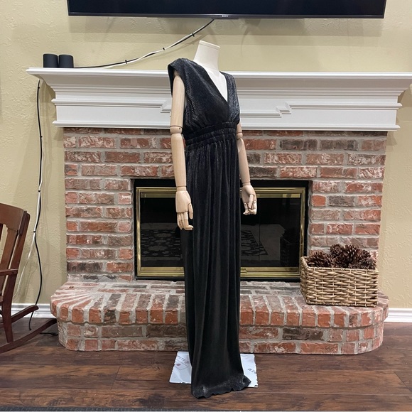 Romeo & Juliet Couture shimmering grey/silver evening gown / L / NWT - Picture 9 of 14